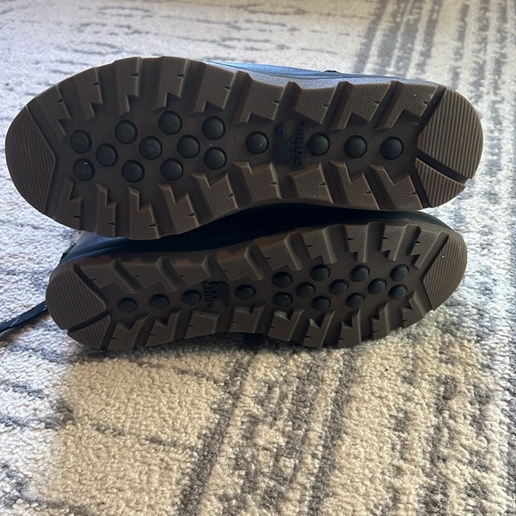 NWOT Sorel waterproof boots - Picture 4 of 6